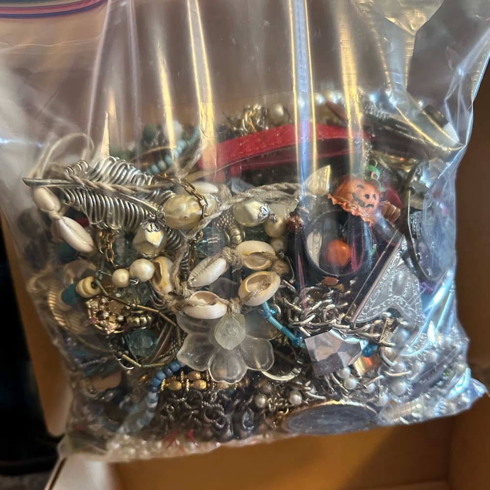 Assorted Junk Broken Jewelry with Beads and Charms Arts And Crafts Lot - Picture 4 of 4